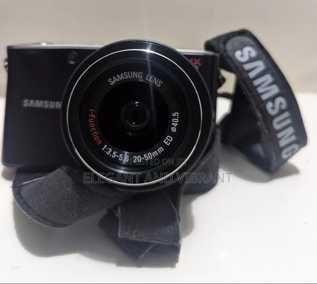 Samsung Nx100 Camera With 20-50mm Lens+ Pentacon 2.8 135mm · Photo 5
