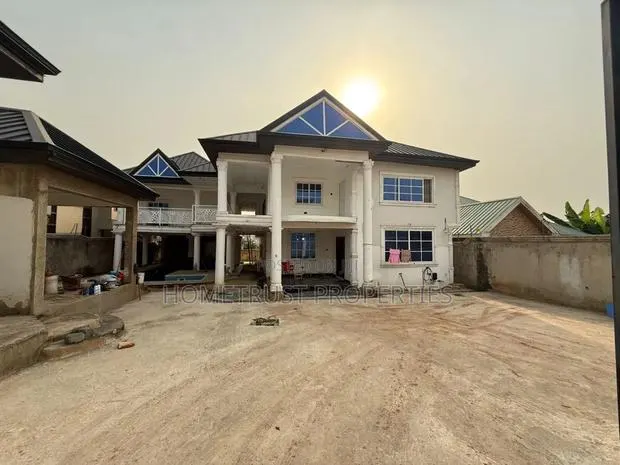 5bdrm Duplex in Pokuase Acp for sale · Photo 1
