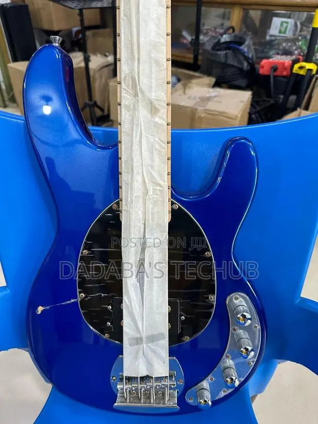 Groove Bass Guitar · Photo 1