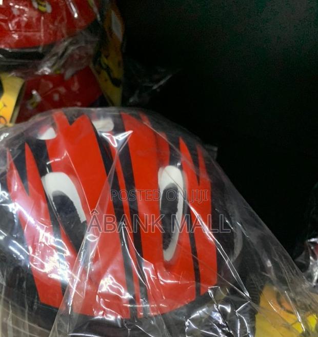 Skateboard Helmet for Kids · Photo 1