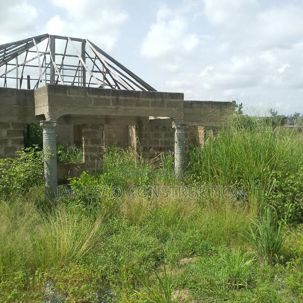 One Plot of Land for Sale With 4 Bedrooms Uncompleted · Photo 1