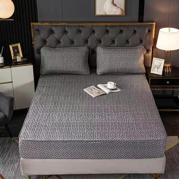Waterproof Mattress Protector · Photo 1