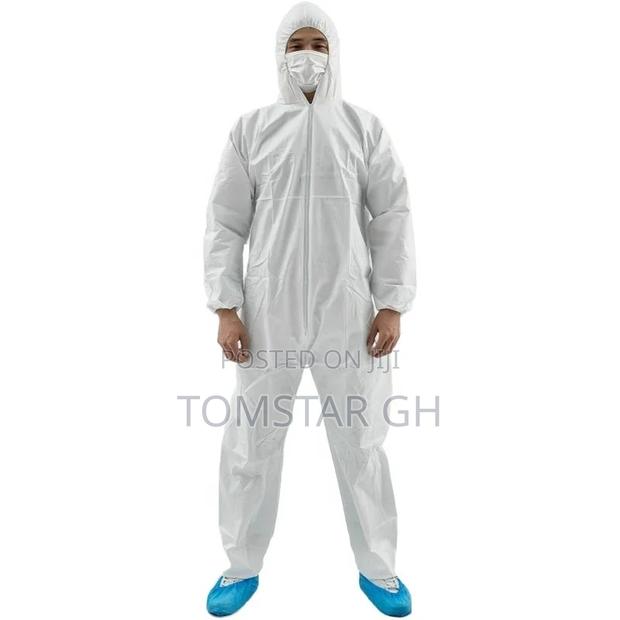 Tyvek Disposable Coverall · Photo 1