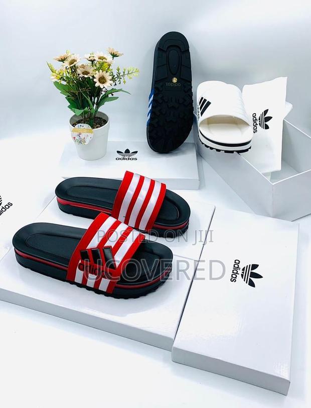 Adidas Unisex Quality Slides · Photo 2