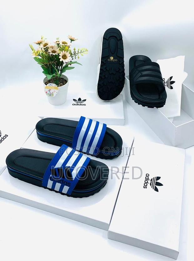 Adidas Unisex Quality Slides · Photo 3