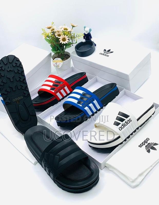 Adidas Unisex Quality Slides · Photo 4