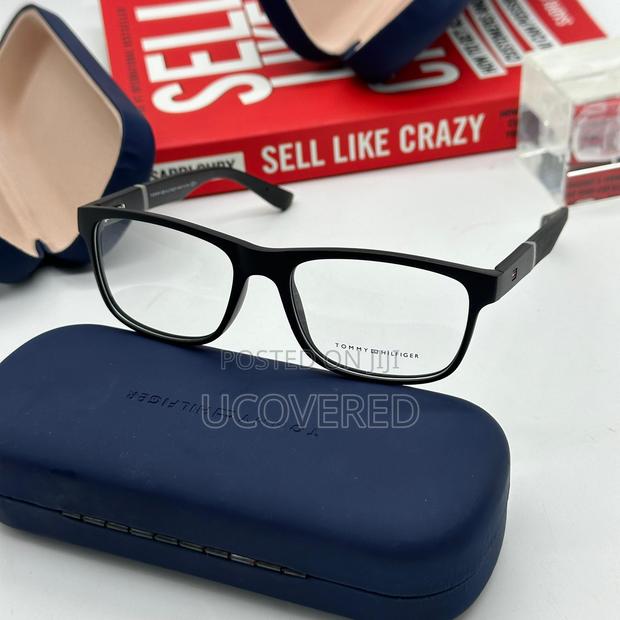 Tommy Hilfiger Sunglasses · Photo 5