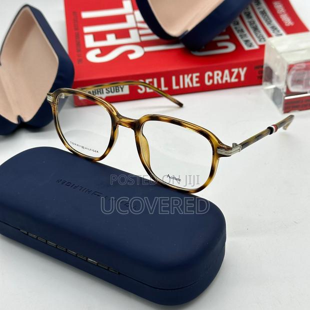 Tommy Hilfiger Sunglasses · Photo 3