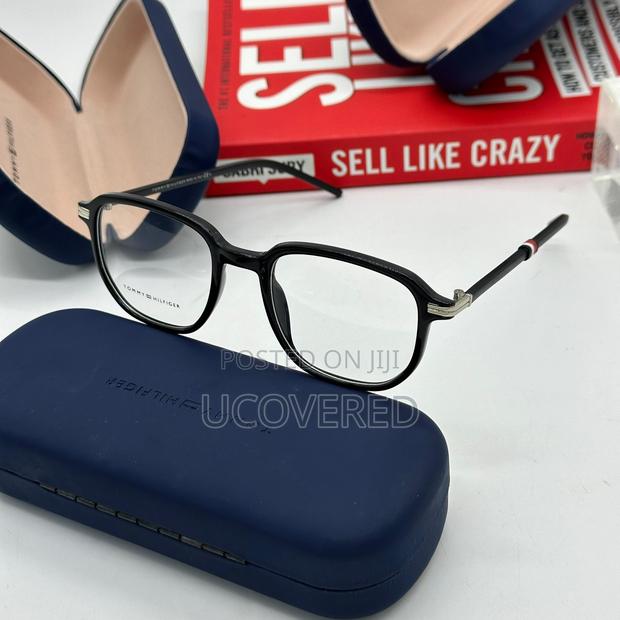 Tommy Hilfiger Sunglasses · Photo 7