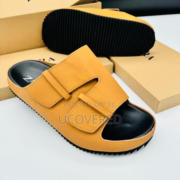 Zara Two Straps Sandals · Photo 3