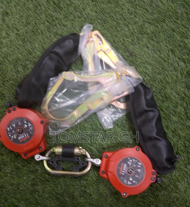 Retractable Double Hook Harness · Photo 2