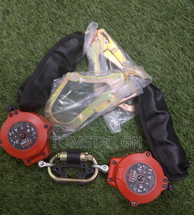 Retractable Double Hook Harness · Photo 3