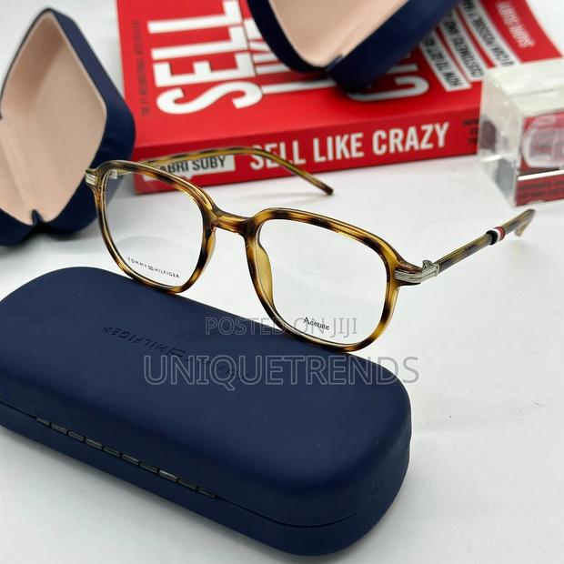 Tommy Hilfiger Sunglasses · Photo 5