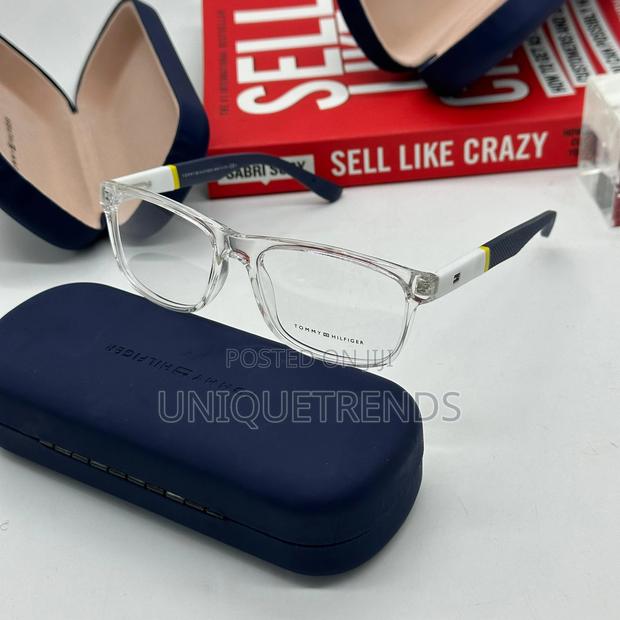 Tommy Hilfiger Sunglasses · Photo 3