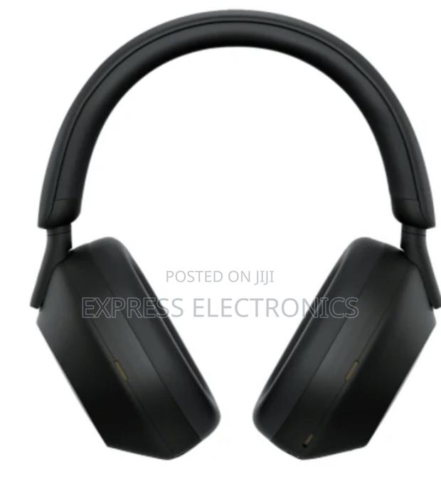 Available Now Black Sony Wh-1000xm5 Headset · Photo 1