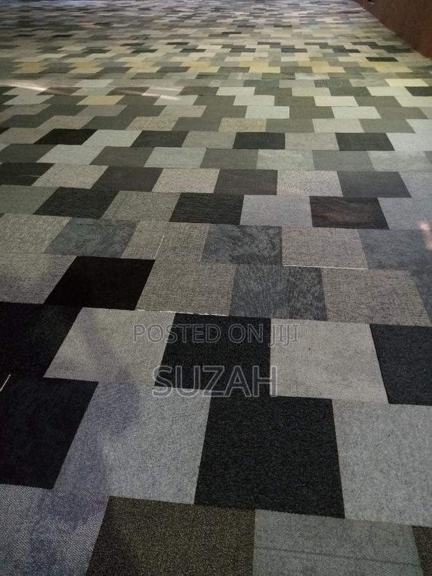 Woolen Carpet Tiles · Photo 1
