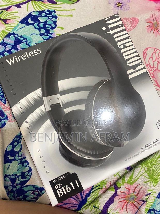 Folding Wireless Headset · Photo 1