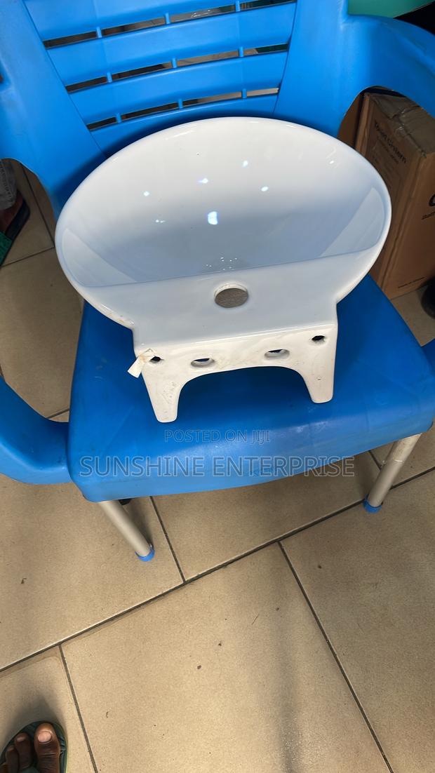 Floating Wash Hand Basin · Photo 2