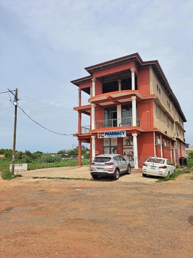 Office Complex · Photo 2