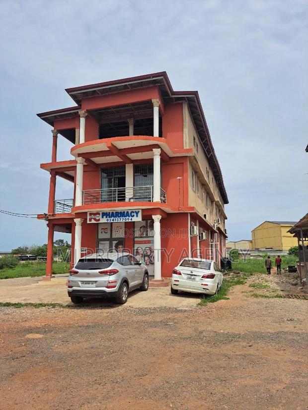 Office Complex · Photo 6