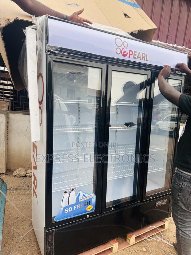 PVC-150 Display Fridge Three Doors Pearl 950L White · Photo 1