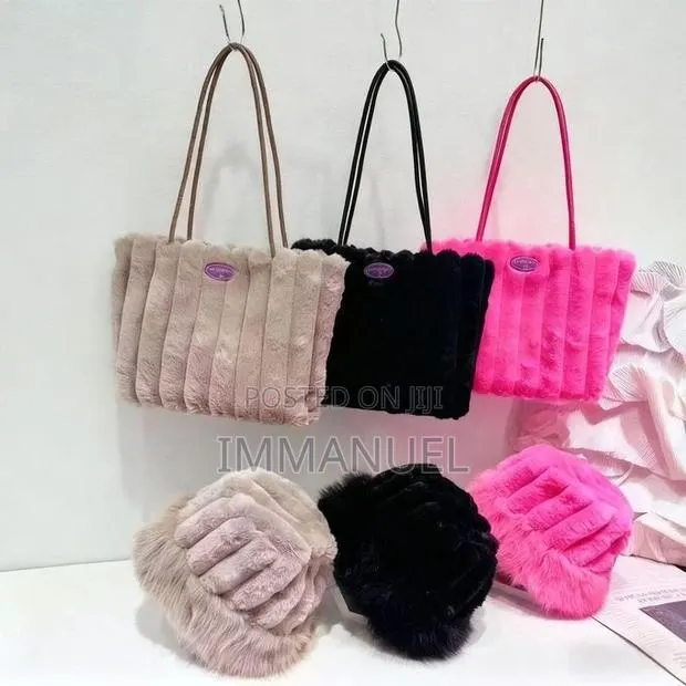Faux Chic Bag With Cap · Photo 1