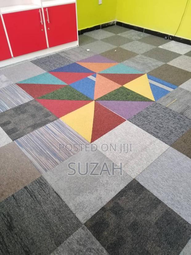 Woolen Carpet Tiles · Photo 1