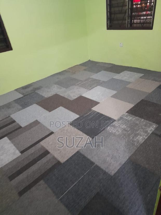 Woolen Carpet · Photo 1