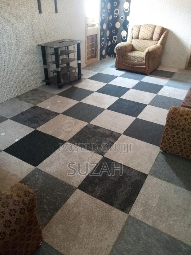 Woolen Carpet · Photo 1