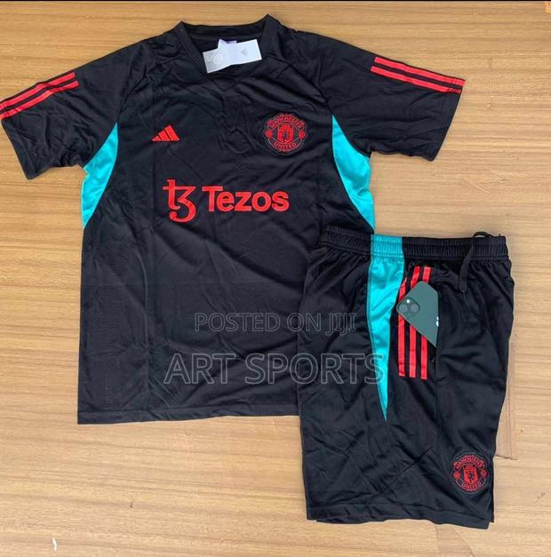 Manchester United and Chelsea Training Kit. · Photo 2