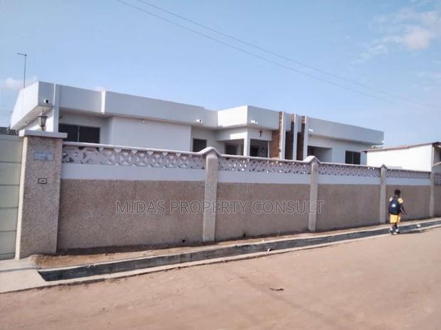 98x100ft Land With a House for Sale at Adenta Village · Photo 2