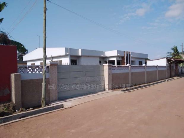98x100ft Land With a House for Sale at Adenta Village · Photo 1