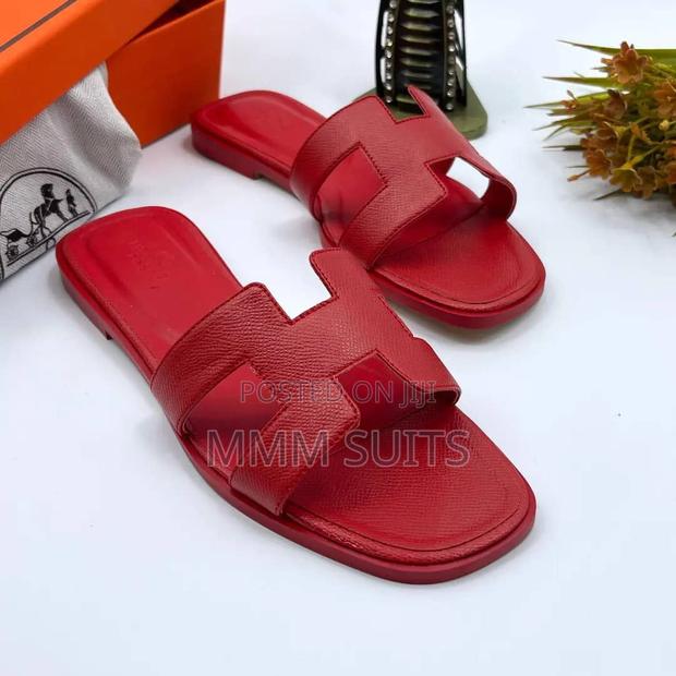 Quality Ladies Hermes Slippers Fresh in Box · Photo 2