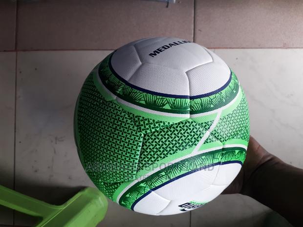 Original Football At Cool Price · Photo 2