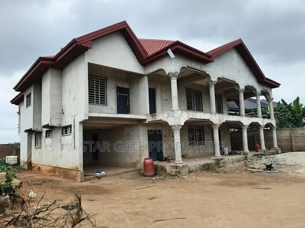 6bdrm House in Kumasi Metropolitan for sale · Photo 1