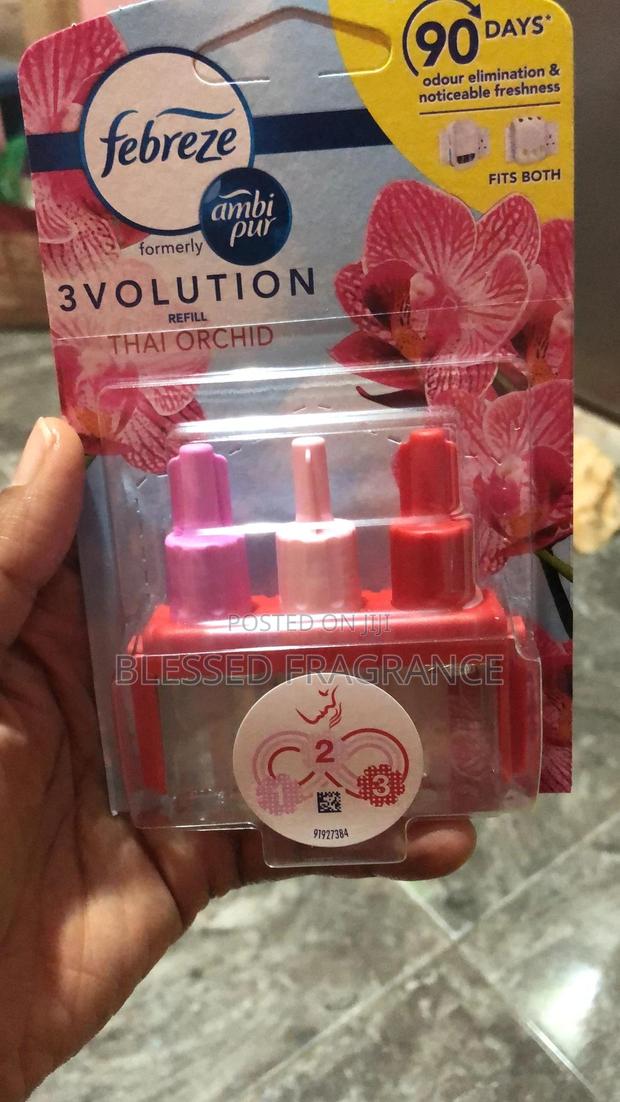 Ambi Pur Three Volution /Febreze Plugin Refills · Photo 4
