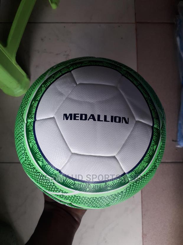 Original Football At Cool Price · Photo 1