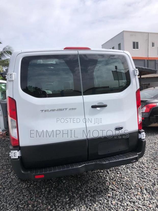 Ford Transit 2015 White · Photo 4