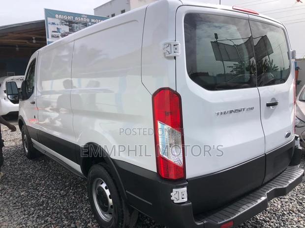 Ford Transit 2015 White · Photo 3