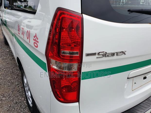 Hyundai Starex 2013 White · Photo 3