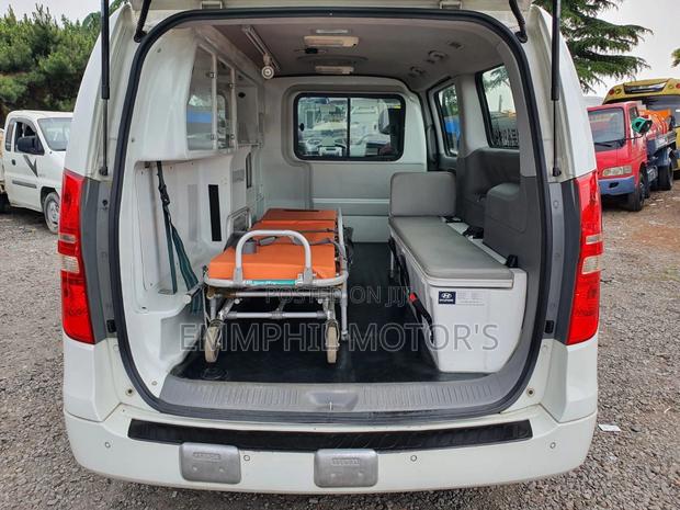 Hyundai Starex 2013 White · Photo 4