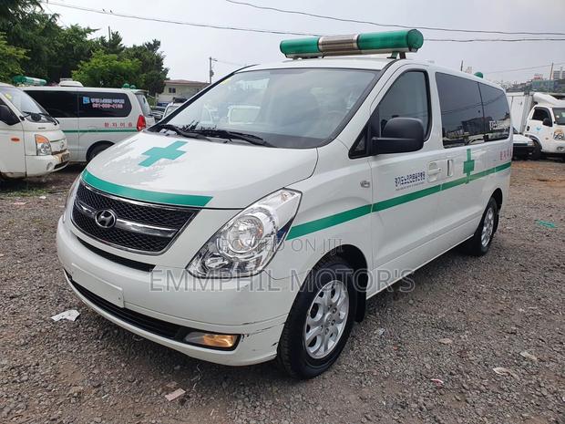 Hyundai Starex 2013 White · Photo 1