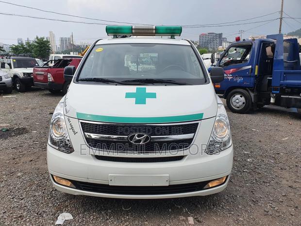 Hyundai Starex 2013 White · Photo 7