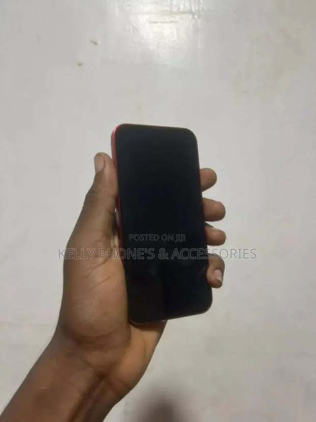 Apple iPhone 13 256 GB Red · Photo 1