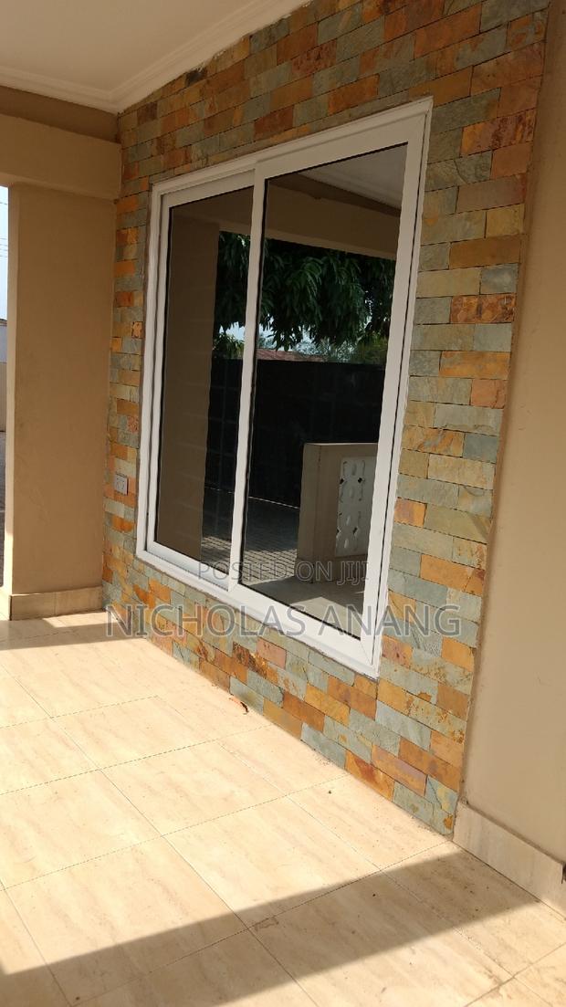 3bdrm Apartment in Dorns Properties, New Town for rent · Photo 2