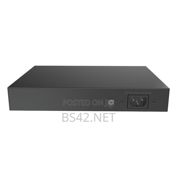 16 Port Ethernet Switch · Photo 3