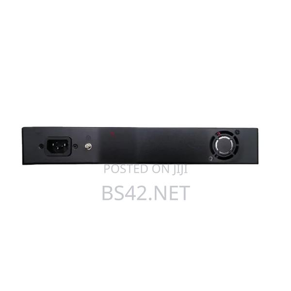 24 Port Poe Ethernet Switch + 1 Optical Fibre Port · Photo 2