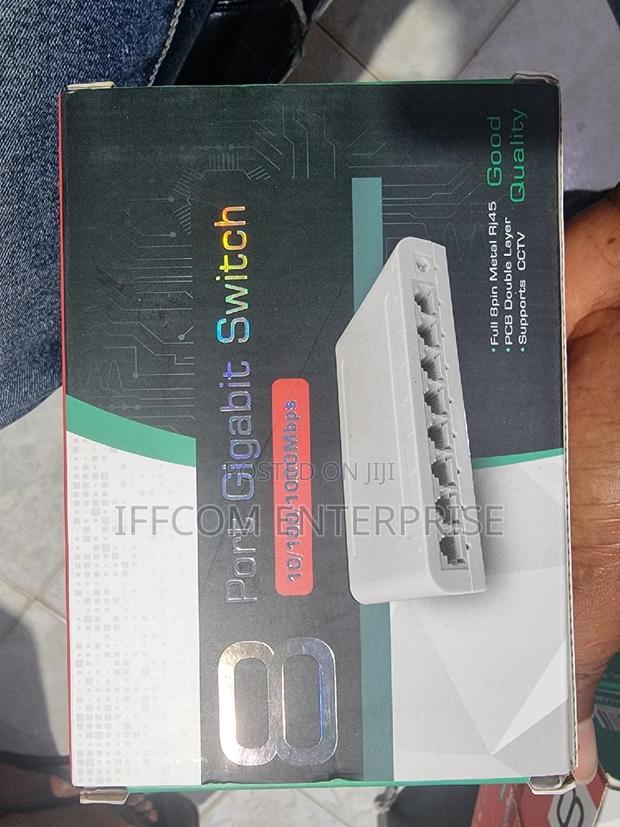 8 Ports Gigabit Switch · Photo 1