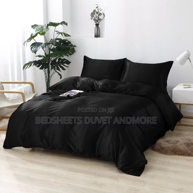 Black Comforter · Photo 1