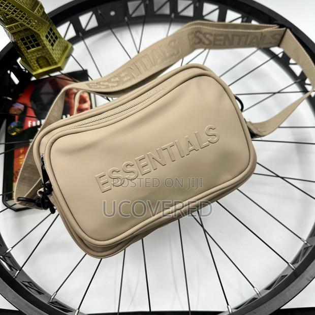 Essential Leather Side/Shoulder Bag · Photo 1